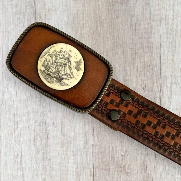 Vintage Scrimshaw 70s Ship Belt Buckle on Tooled Leather Western Belt USA - Picture 3 of 5